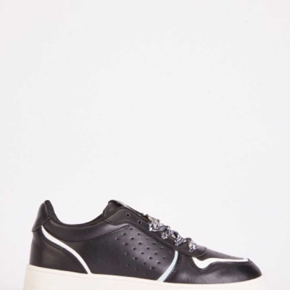 Sneakers - Picture 3 of 4
